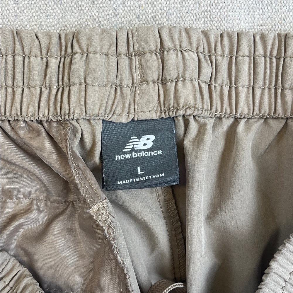 New Balance Woman’s Beige Joggers - Picture 2 of 7